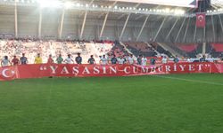 Cumhuriyet pankartı ile çıktılar