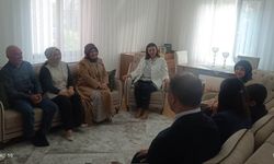 Protokol eşlerinden  “sevgi dolu” ziyaret