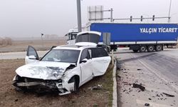 Alaca’da iki otomobil  çarpıştı: 5 kişi yaralı