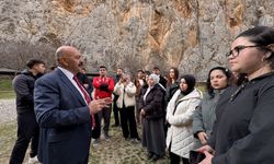 Üniversiteli gençler Ortaköy’ü gezdi