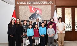 Çağlar’dan öğrencilere “Cumhuriyet” ödülü