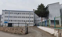 Oğuzlar Ortaokulu binasında  yıkım çalışmaları başladı