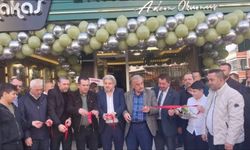 Altın Makas Erkek Kuaförü yeni yerinde hizmete açıldı