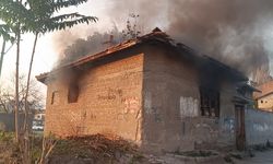 Çorum’da metruk evde yangın