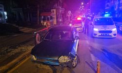 Otomobil cam bariyerlere çarpıp kaçtı