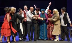 Devlet Tiyatrosu’nda bu hafta renkli bir oyun:  “İstanbul’un Son Beyzadeleri”