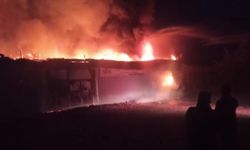 Soğan deposu alev alev yandı
