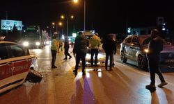 Kırmızı ışıkta zincirleme kaza: 2 jandarma personeli yaralandı