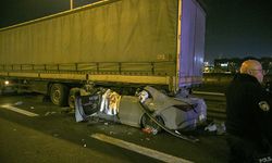 TIR’a çarpan otomobildeki 2 kişi öldü, 1 kişi ağır yaralandı