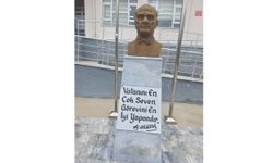 Atatürk büstündeki  “çirkinlik” giderildi