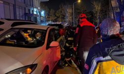 Çorum’da trafik kazasında araçta sıkışan yaralı kurtarıldı