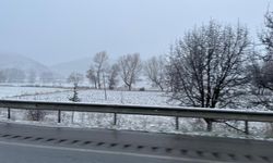 Çorum - Samsun Karayolu'nda kar yağışı etkili oluyor