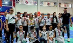 Mehmet Akif’in küçük sultanları şampiyon