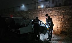 Park halindeki otomobili kurşunladılar