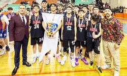 ‘Pota’da genç erkeklerin şampiyonu Ada Koleji