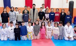 Velidedeoğlu’ndan tekvandoculara ziyaret