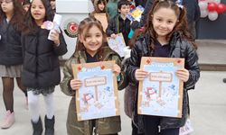 Yarı yıl tatili başladı! Vali, çocukların karne heyecanına ortak oldu