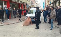 Caddede çıplak dolaşan  şahıs gözaltına alındı