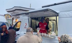 Kızılay’dan vatandaşlara sıcak ikram