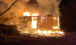 Çıkan yangın ev ve  depoyu kullanılamaz hale getirdi