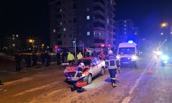 İki otomobil çarpıştı: 4 yaralı