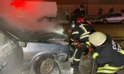 Çorum’da park halindeki otomobil alev aldı