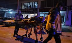 Silahla iki bacağindan vurularak yaralandı