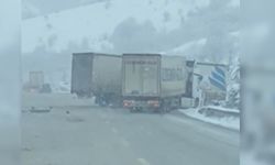 Çorumlu tır şoförü ölümden döndü! Kaza anı kamerada