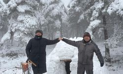 Çorum'un en yüksek dağına çıktılar kardan ev yaptılar