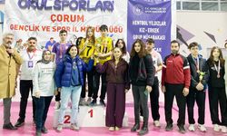Gençler curlingte şampiyon Mimar Sinan Lisesi