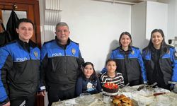 Polisten iki kardeşe  doğum günü sürprizi