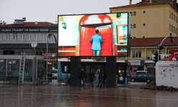 Alaca Cumhuriyet  Meydanı'na dev  led ekran kuruldu