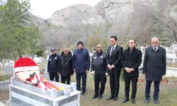 Almanya'daki ırkçı saldırıda  hayatını kaybeden Saraçoğlu  Çorum'daki kabri başında anıldı