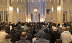 Vatandaşlar ilk teravih için  Akşemseddin Camii'ne akın etti