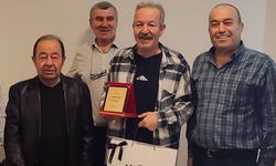 Bülent Uçkun’a plaket