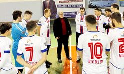 Başkan Ünlü, futsal takımını ziyaret etti