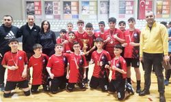 Yıldız futsalda şampiyon Mimar Sinan Ortaokulu