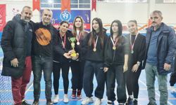 Teniste Ada Koleji ve Mehmetçik şampiyon