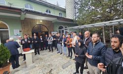 Cami bahçesinde toplu bayramlaşma geleneği yaşatıldı