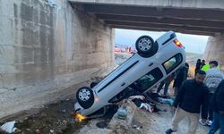 Çorum yolunda otomobil köprü boşluğuna devrildi: 4 yaralı