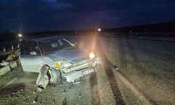 Otomobil bariyerlere çarptı: 4 yaralı