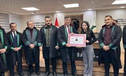 Genç avukatlar cübbe giydi