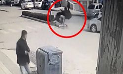 Önce otomobile sonra refüje girdi! Sürücünün yaralandığı kaza kamerada