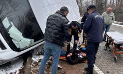 Panelvan araç yan  yattı: 1 kişi yaralı