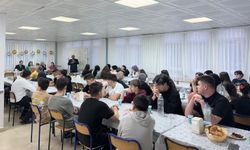 Kaymakam çift pansiyon öğrencileriyle oruç açtı