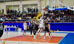 Dev Adamlar Isparta’da yenilgi ile tanıştı: 76-78