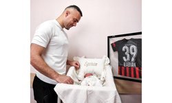Erkan Kaş baba oldu