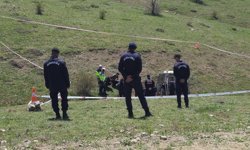 Traktör dere yatağına  devrildi: 1 ölü, 3 yaralı