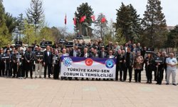 Kamu-Sen’den Anıt’a karanfil