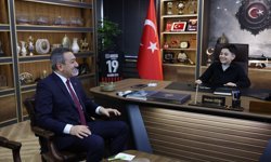 Başkan Dere, koltuğunu  Taha'ya devretti